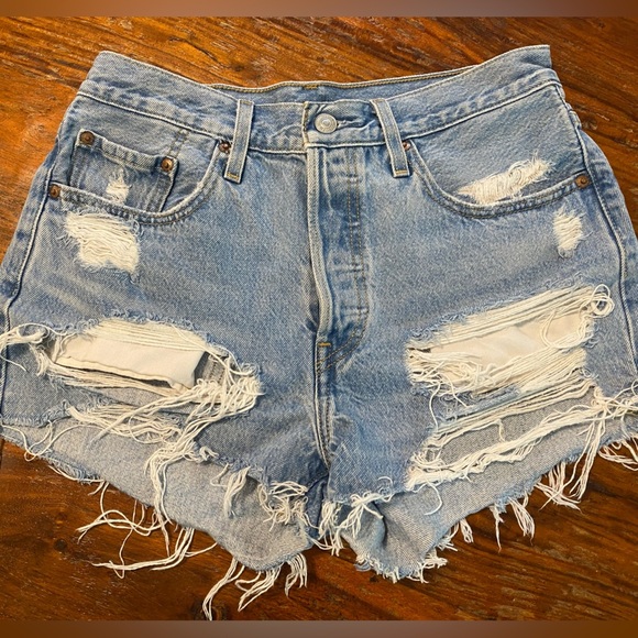 LEVI’S 501 “Big E” Jean Shorts Ripped Distressed Size 28 - Picture 1 of 13